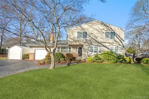 211 Mooney Pond Rd, Selden, NY 11784