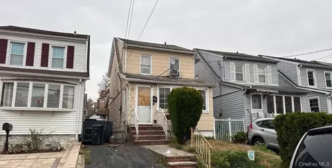 90-21 207th St, New York, NY 11428