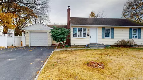 331 E 3rd St, Deer Park, NY 11729
