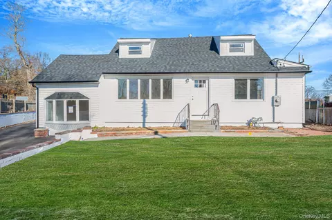 23 Cullen Dr, East Northport, NY 11731