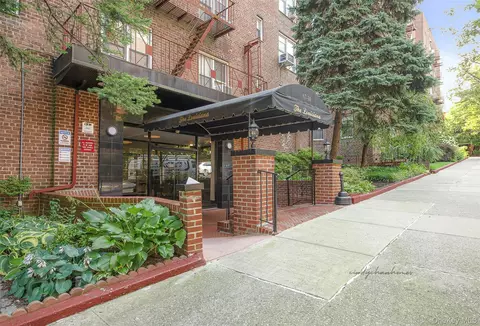 67-30 Clyde St #6W, Forest Hills, NY 11375