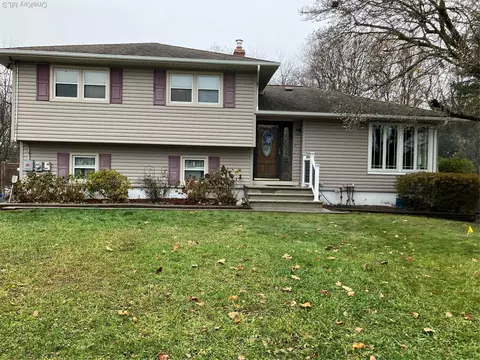 21 Scotchtown Dr, Middletown, NY 10941