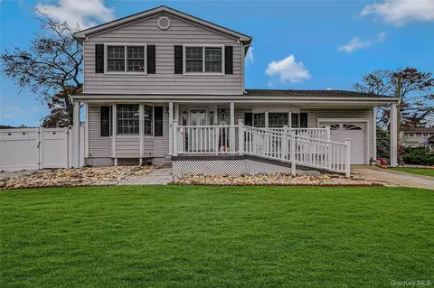 66 Rosemary Pl, East Islip, NY 11730