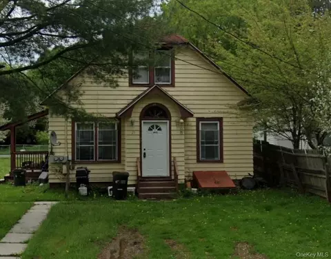 25 York Ave, Thompson, NY 12701