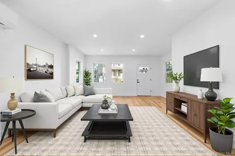 7612 85th Dr, New York, NY 11421