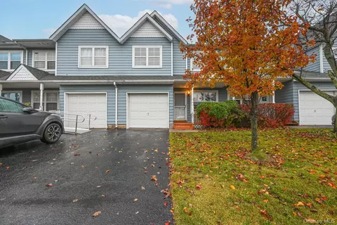 11 Northwood Blvd, Central Islip, NY 11722