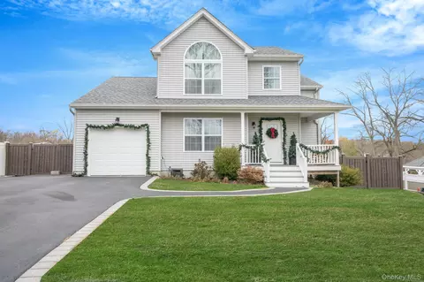 66 Locust Dr, Kings Park, NY 11754