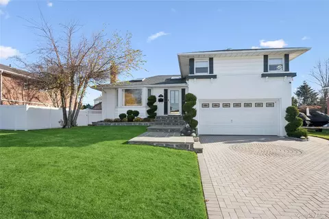 1201 Day St, Seaford, NY 11783