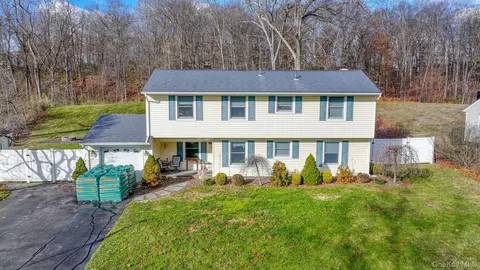 17 Homer Pl, Arlington, NY 12603