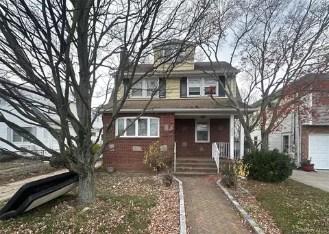 2922 Oceanside Rd, Oceanside, NY 11572
