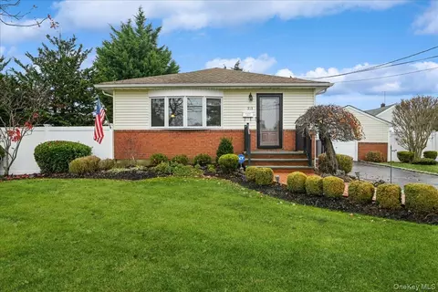 331 N Michigan Ave, Massapequa, NY 11758