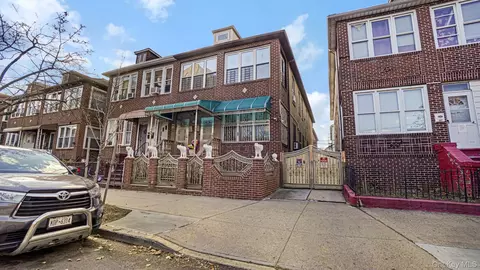 1335 Commonwealth Ave, New York, NY 10472