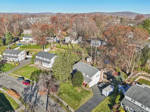 37 Minuteman Cir, Orangetown, NY 10962