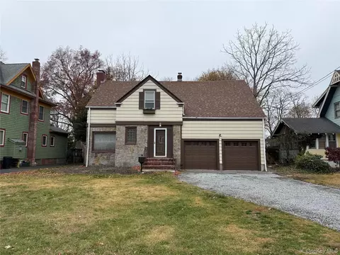 66 Rose Ave, Patchogue, NY 11772