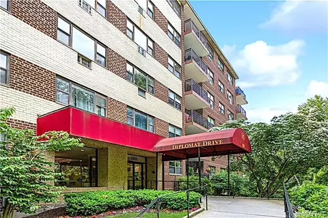 100 Diplomat Dr #8J, Mount Kisco, NY 10549