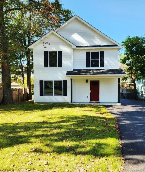 15 Greising St, Crawford, NY 12566