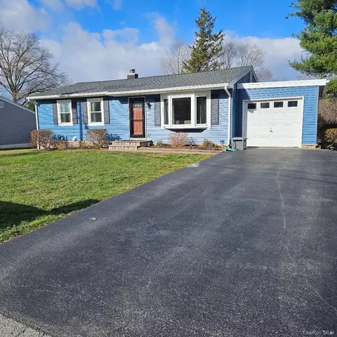 28 Cardinal Dr, Poughkeepsie, NY 12601