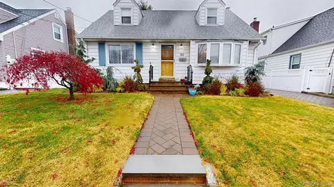 120 Barrymore Blvd, Franklin Square, NY 11010