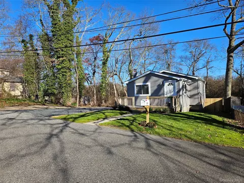 133 Denton St, Patchogue, NY 11772