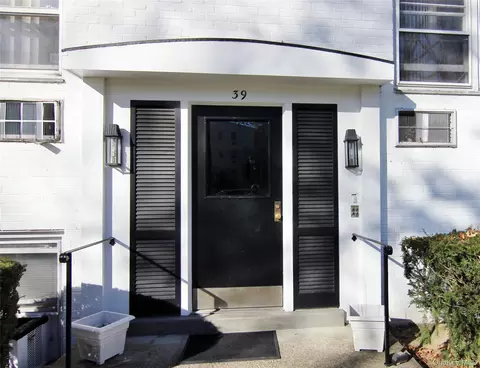 39 Avon Cir #B, Rye Brook, NY 10573