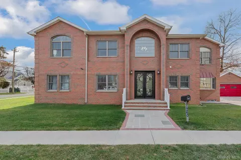1260 Warwick St, Uniondale, NY 11553