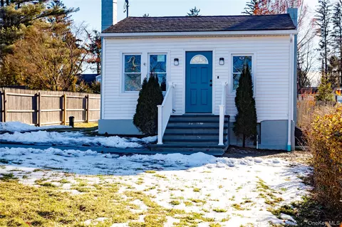 79 Clubhouse Dr, Carmel, NY 10512