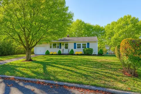 170 Sugarwood Ln, Central Islip, NY 11722