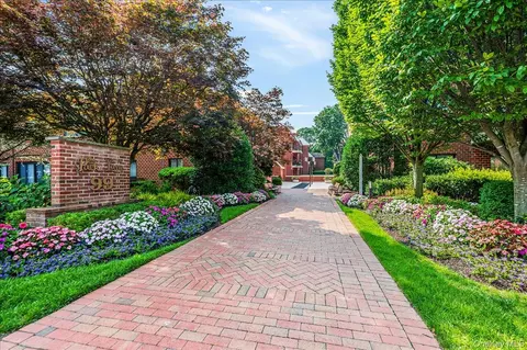 99 S Park Ave #224, Rockville Centre, NY 11570