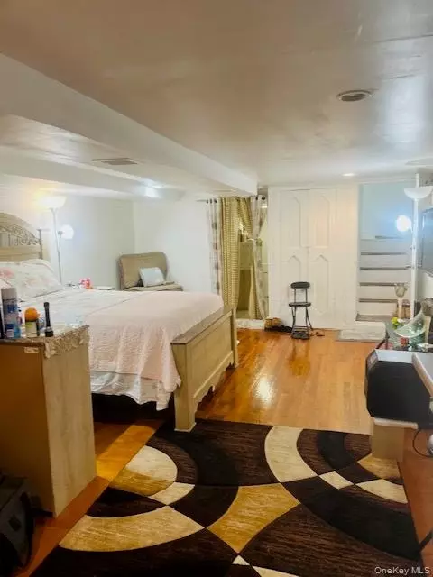 107-35 E Van Wyck Expy, Jamaica, NY 11435