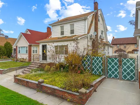 42-25 189th St, Flushing, NY 11358