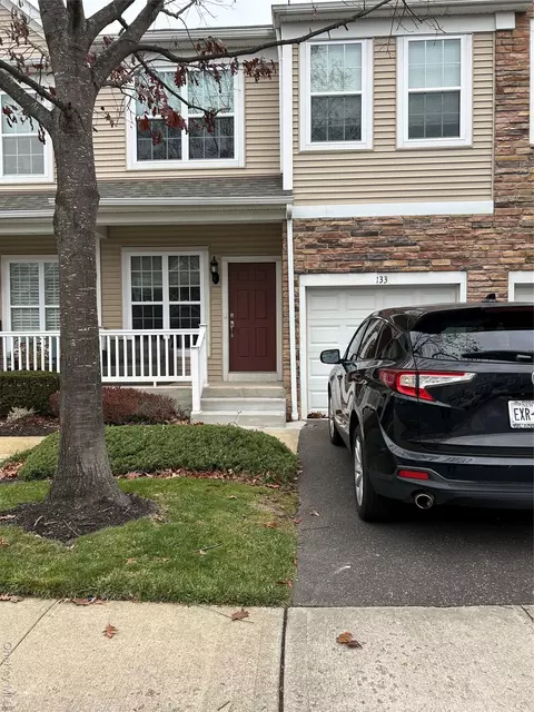 133 Somerset Dr, Massapequa, NY 11758