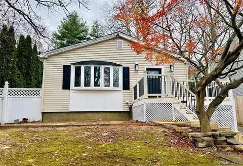 12 Hampton Rd, Sound Beach, NY 11789