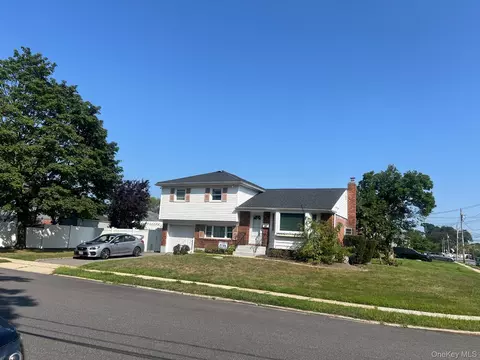 49 Catalpa St, North Babylon, NY 11703