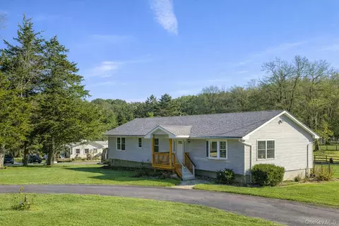 100 Maybrook Rd, Hamptonburgh, NY 10916