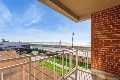 560 W Broadway #2A, Long Beach, NY 11561