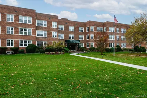 366 Stewart Ave #B1, Garden City, NY 11530