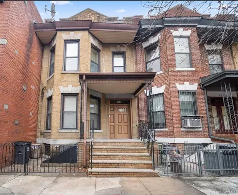 2015 Menahan St, New York, NY 11385