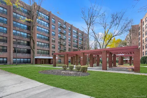 75-34 Bell Blvd #1C, Oakland Gardens, NY 11364