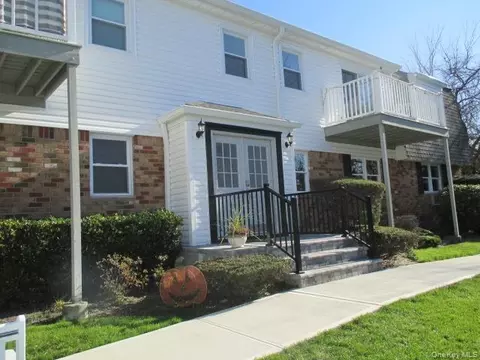 260 Waverly Ave #52, Patchogue, NY 11772