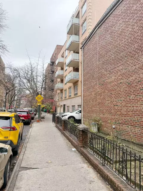 8510 Elmhurst Ave #1C, New York, NY 11373