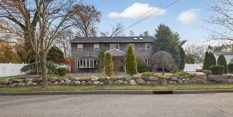 110 Florida Ave, Commack, NY 11725