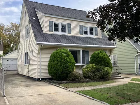121 Campbell Ave, North Hempstead, NY 11596