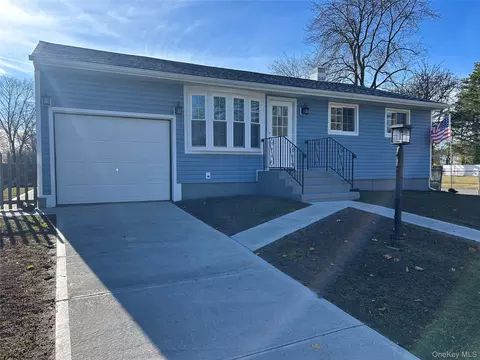 188 Forrest Pl, Bay Shore, NY 11706