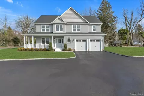 44 N Woodhull Rd, Huntington, NY 11743