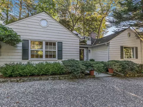 105 Douglas Rd, New Castle, NY 10514