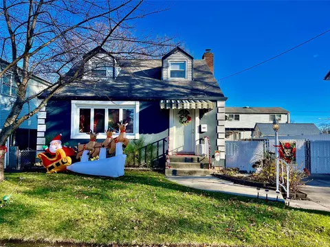 182 Lexington Ave, Franklin Square, NY 11010