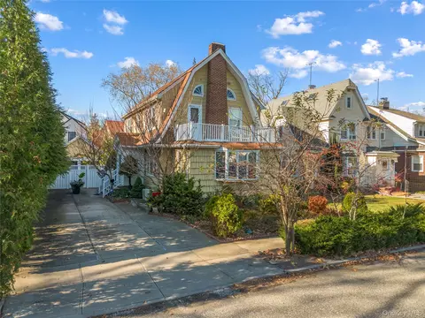 32-24 157th St, Flushing, NY 11354
