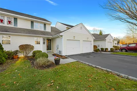 70 Strawberry Cmns, Riverhead, NY 11901