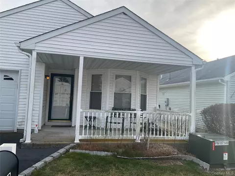 409 Village Cir N, Manorville, NY 11949