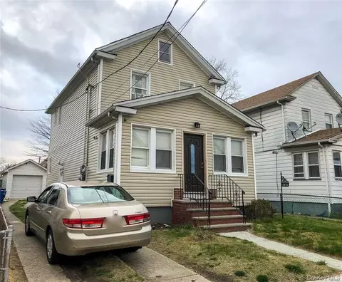 21621 133rd Rd, New York, NY 11413